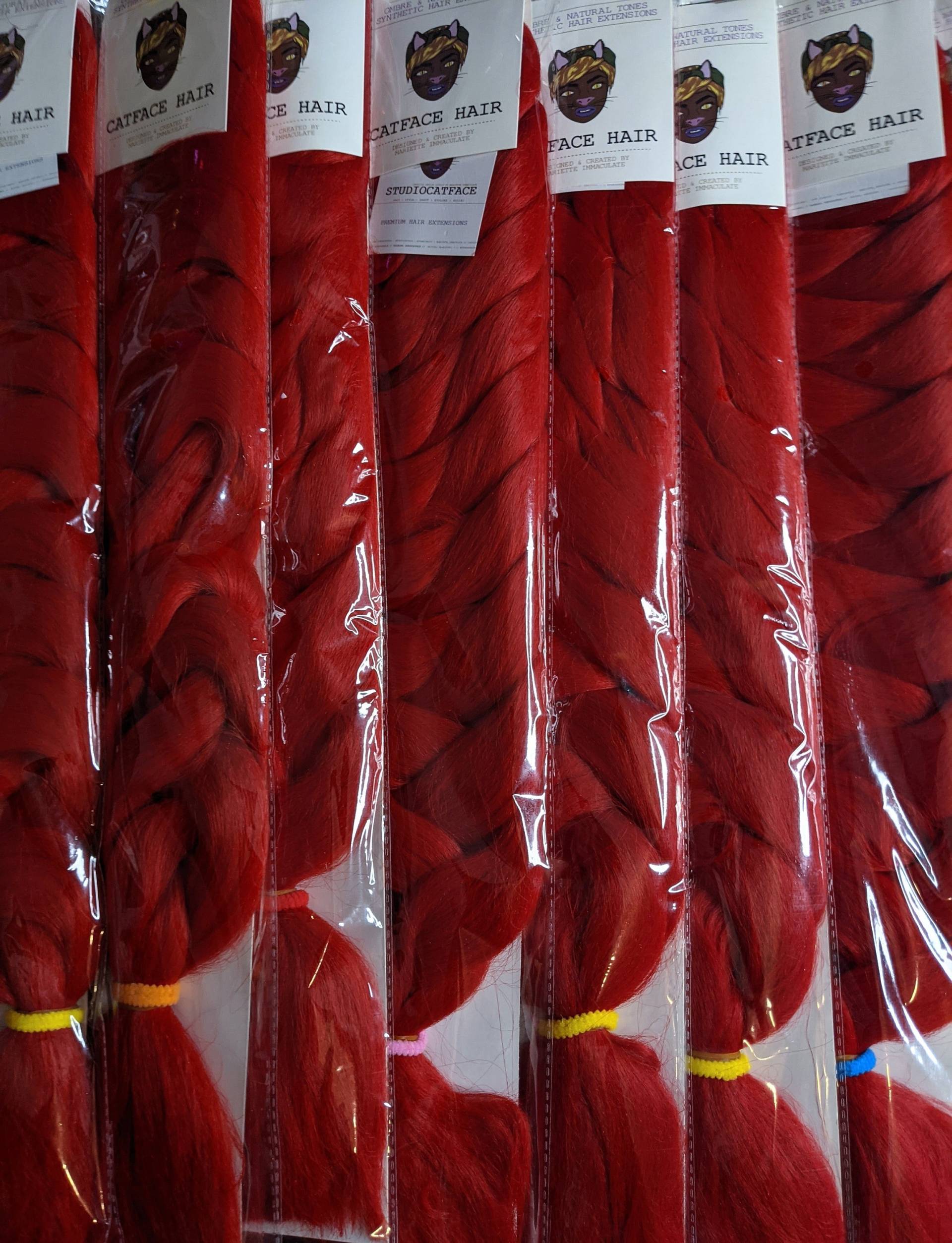 strawberry Flame - Roter One Tone Jumbo Flechthaar 42 cm Gefaltete Länge 165G von ShopCatface