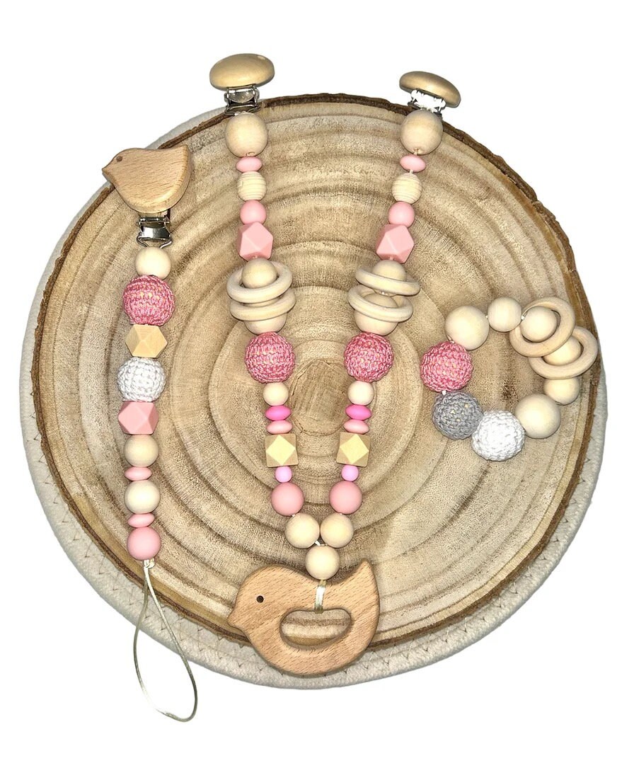 Geschenk Set Rosa Kinderwagenkette, Schnullerkette, Greifkette Personalisiert Geschenk Set Rosa Kinderwagenkette, Schnullerkette, Greifkette Personalisiert von ShopbyhandmadeShop