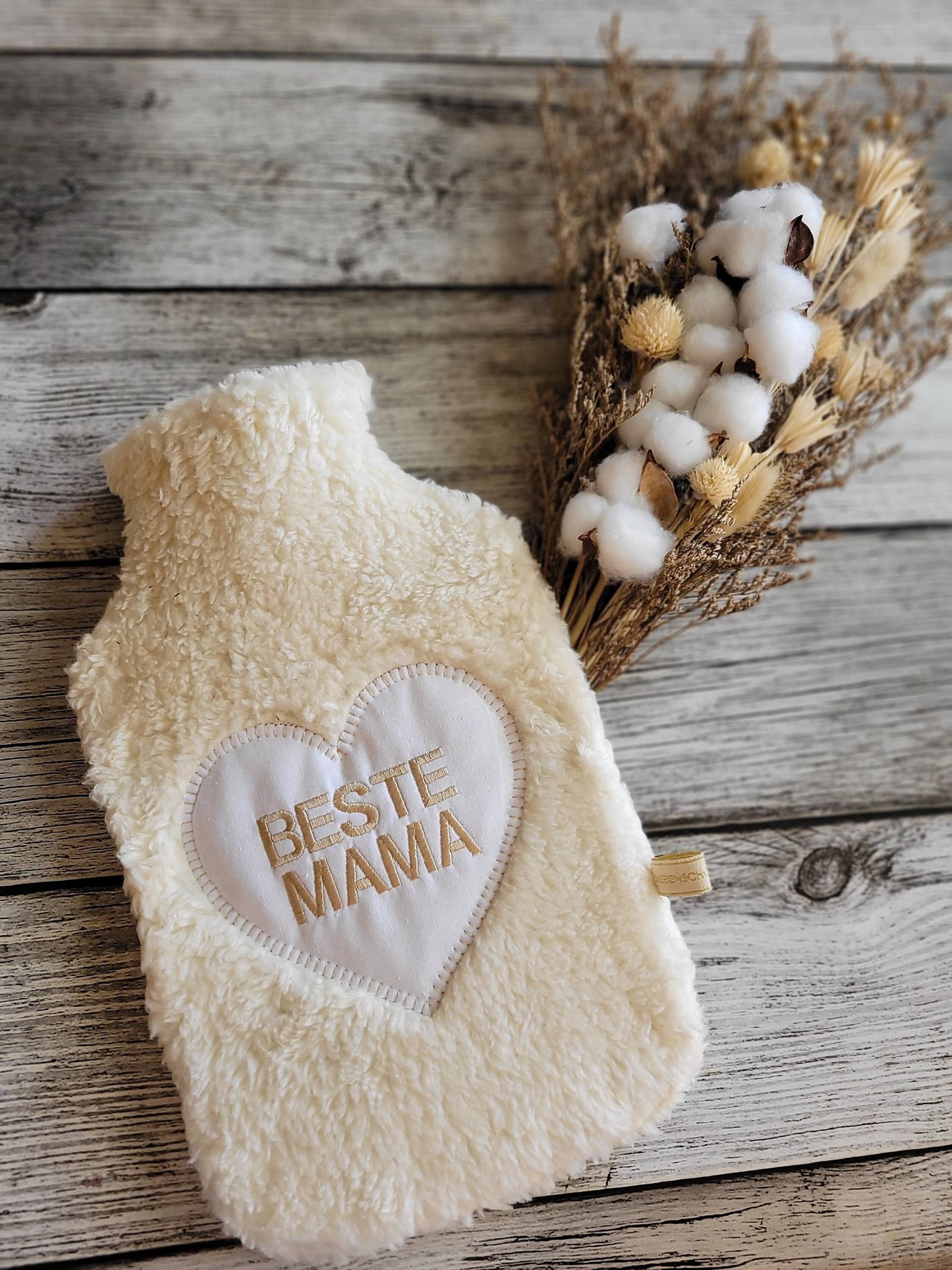 Beste Mama Wärmflasche "Herzblut" Weiß/Gold, Herz, Geschenk Für Mama, Baumwollteddyplüsch, Personalisiert, Mutter, Baumwollplüsch, Persönlich Beste Mama Wärmflasche "Herzblut" Weiß/Gold, Herz, Geschenk Für Mama, Baumwollteddyplüsch, Personalisiert, Mutter, Baumwollplüsch, Persönlich von SiebenschoensTraeume