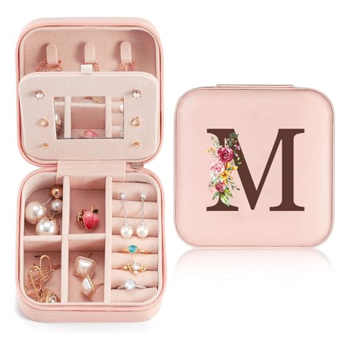 Schmuckkästchen Klein Reise für Damen Mädchen, Schmuckkasten mit initiale M, Mini Schmuckschatulle mit Spiegel für Ringe, Ohrringe, Halskette für Damen Geschenk für Geburtstag, Weihnachten, Muttertag Schmuckkästchen Klein Reise für Damen Mädchen, Schmuckkasten mit initiale M, Mini Schmuckschatulle mit Spiegel für Ringe, Ohrringe, Halskette für Damen Geschenk für Geburtstag, Weihnachten, Muttertag von Sinekong