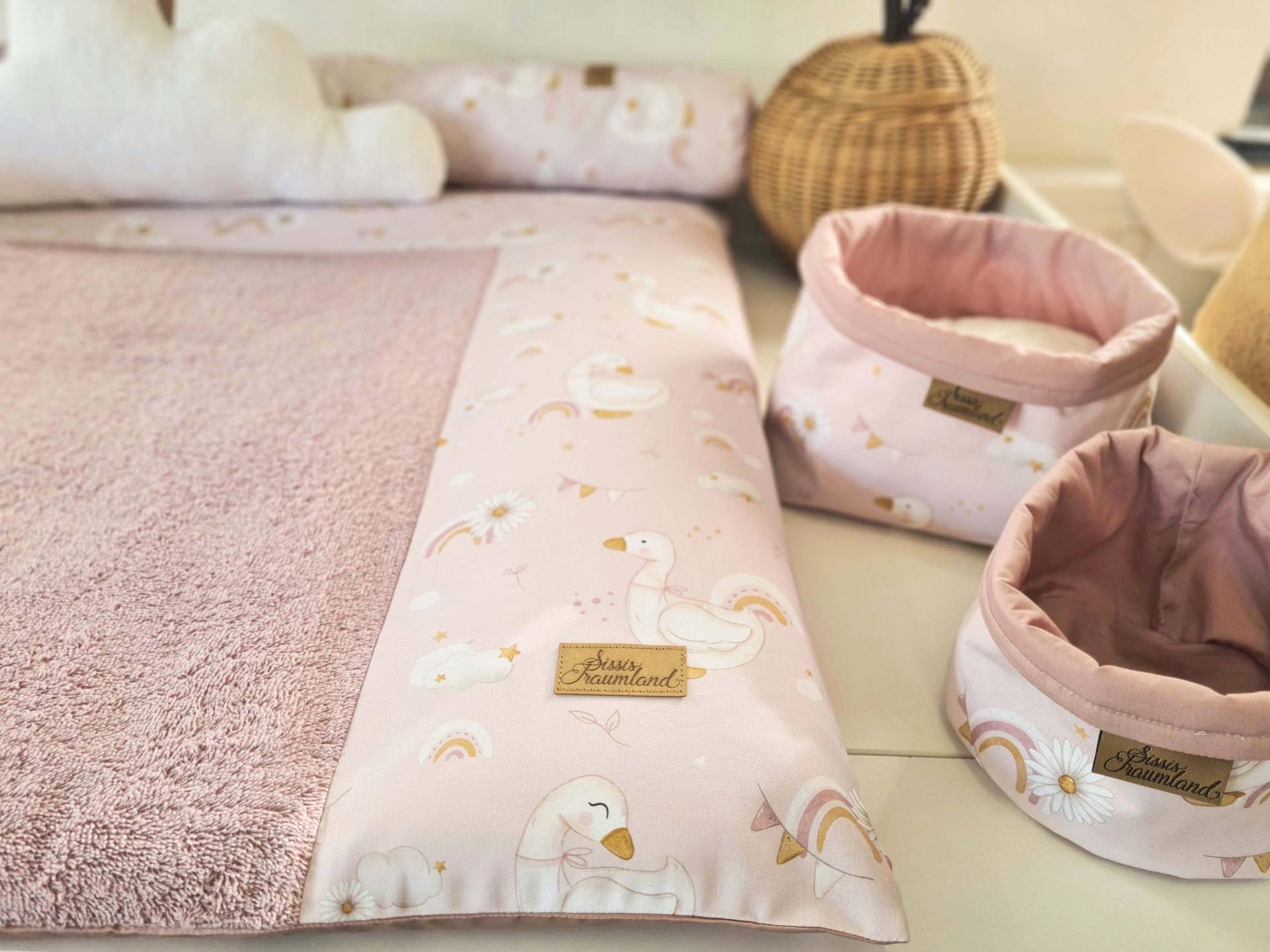 Wunschmaß - Wickelauflage Rosa Gänse Frottee Mauve Wunschmaß - Wickelauflage Rosa Gänse Frottee Mauve von SissisTraumland