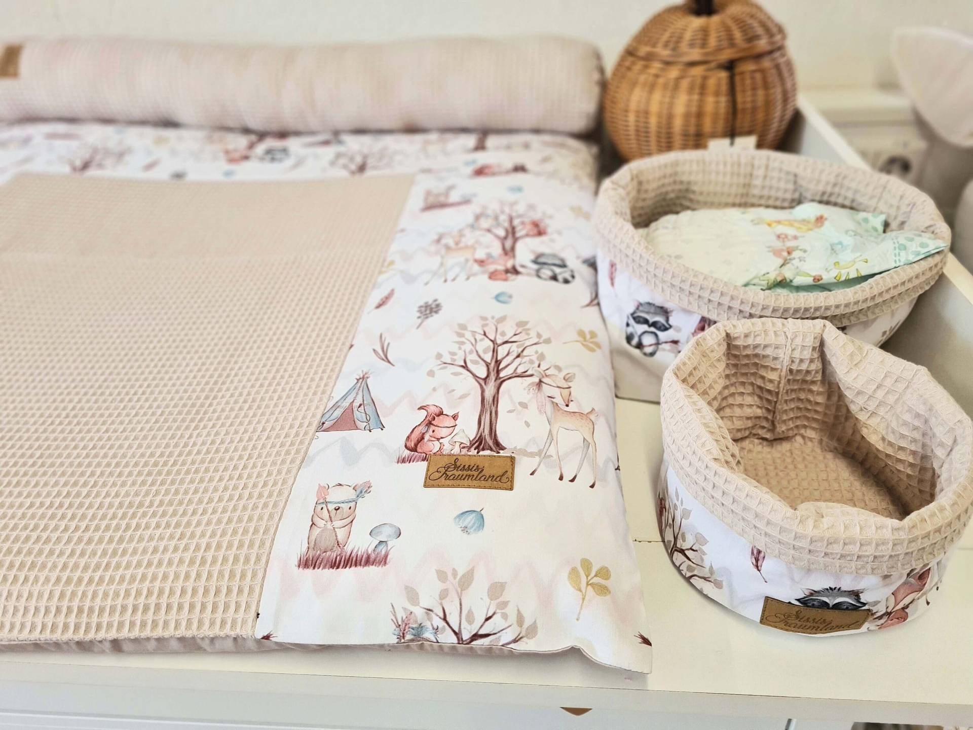 Wunschmaß - Wickelauflage Waldtiere Braun Waffel Beige Wunschmaß - Wickelauflage Waldtiere Braun Waffel Beige von SissisTraumland