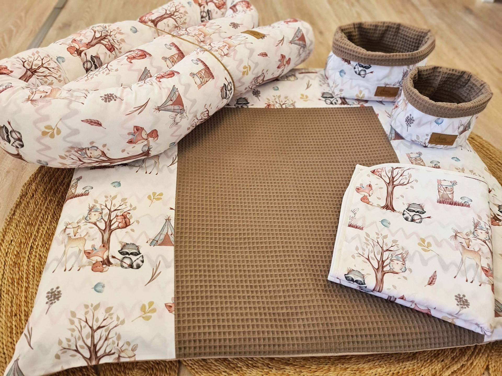 xl - Babyzimmer Set Wickelauflage Utensilo Waldtiere Braun Waffel Dark Taupe xl - Babyzimmer Set Wickelauflage Utensilo Waldtiere Braun Waffel Dark Taupe von SissisTraumland