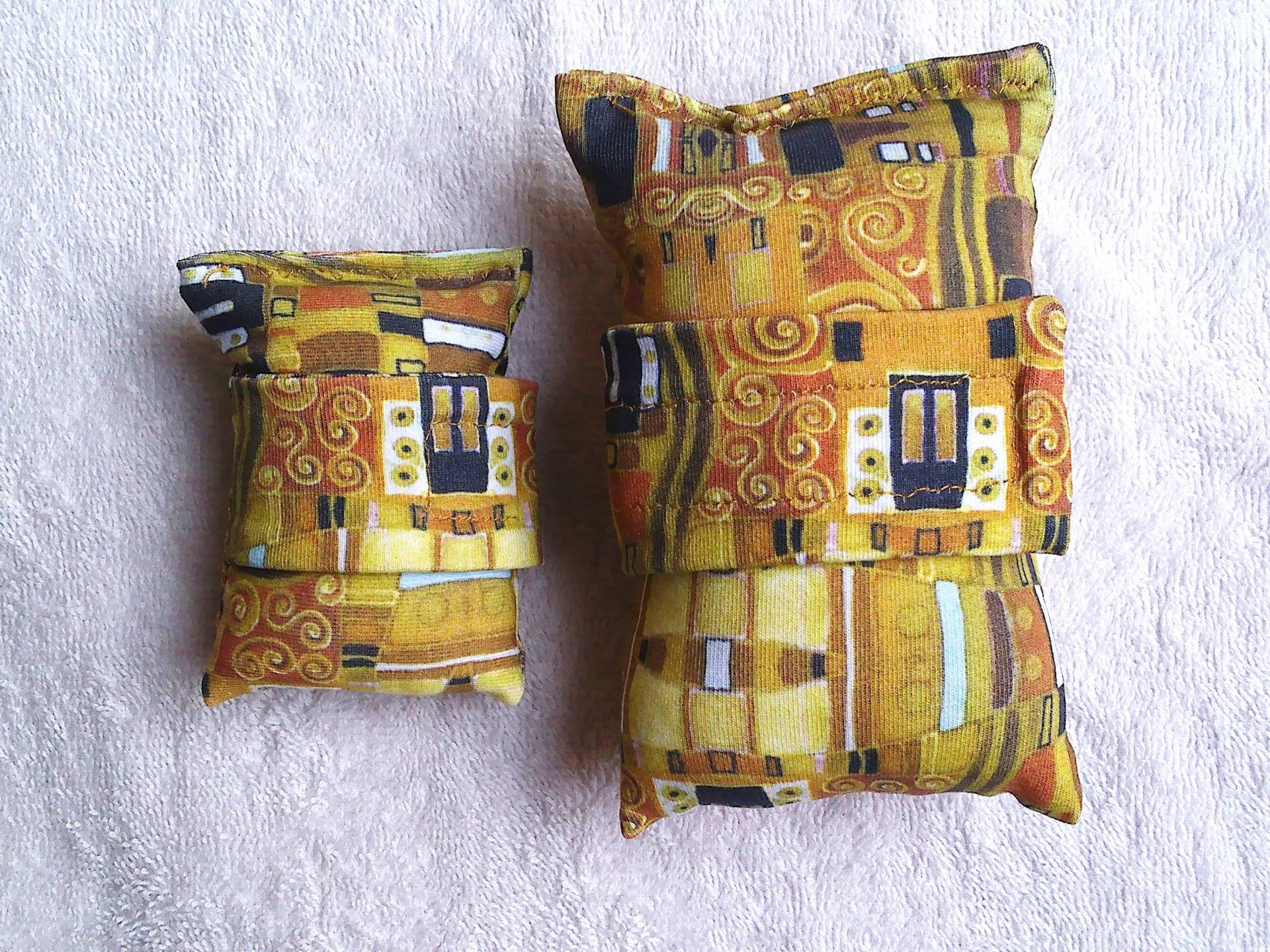 Klimt, Portkissen Gurtkissen Chemokissen Herzschrittmacher Chemo Krebs Bh Brustkrebs Sitzgurtkissen, Gustav Jugendstil, Gold, Gelb Klimt, Portkissen Gurtkissen Chemokissen Herzschrittmacher Chemo Krebs Bh Brustkrebs Sitzgurtkissen, Gustav Jugendstil, Gold, Gelb von SissiundFroschkoenig