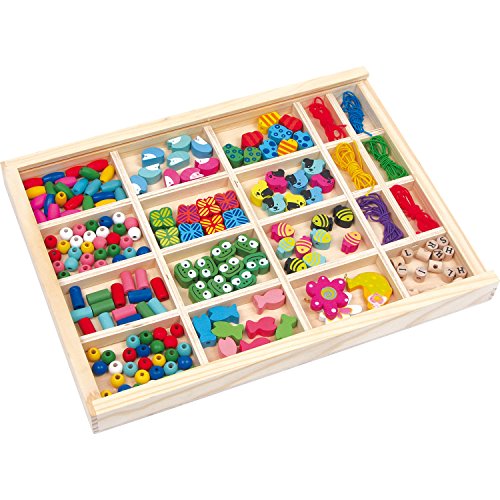 Small Foot Fädelperlen in Holzbox, buntes Perlenset aus Holz zum Basteln für Armbänder oder Ketten, ab 3 Jahren, 2465 Spielzeug von Small Foot