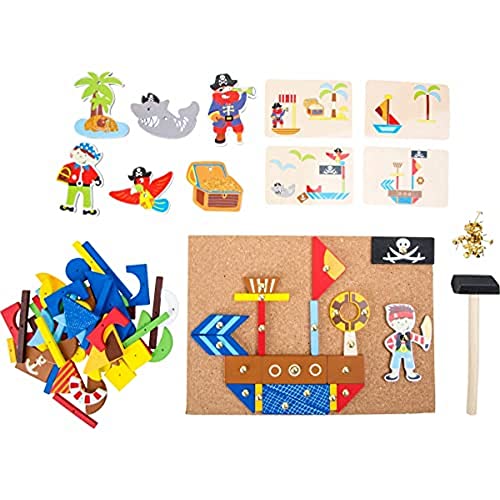small foot Hämmerchenspiel „Piraten“ aus Holz, Korkboden mit Piratenmotiven zum Hämmern, ab 6 Jahren, 10226 Motorikspielzeug von Small Foot