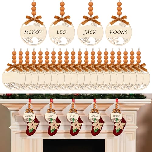 Soaoo Weihnachtsstrumpf-Namensschilder aus Holz, zum Aufhängen, mit Holzperlen und Schleifen, Bauernhaus, Weihnachtsbaumschmuck, 24 Stück (Karamellbraun, Samt) von Soaoo