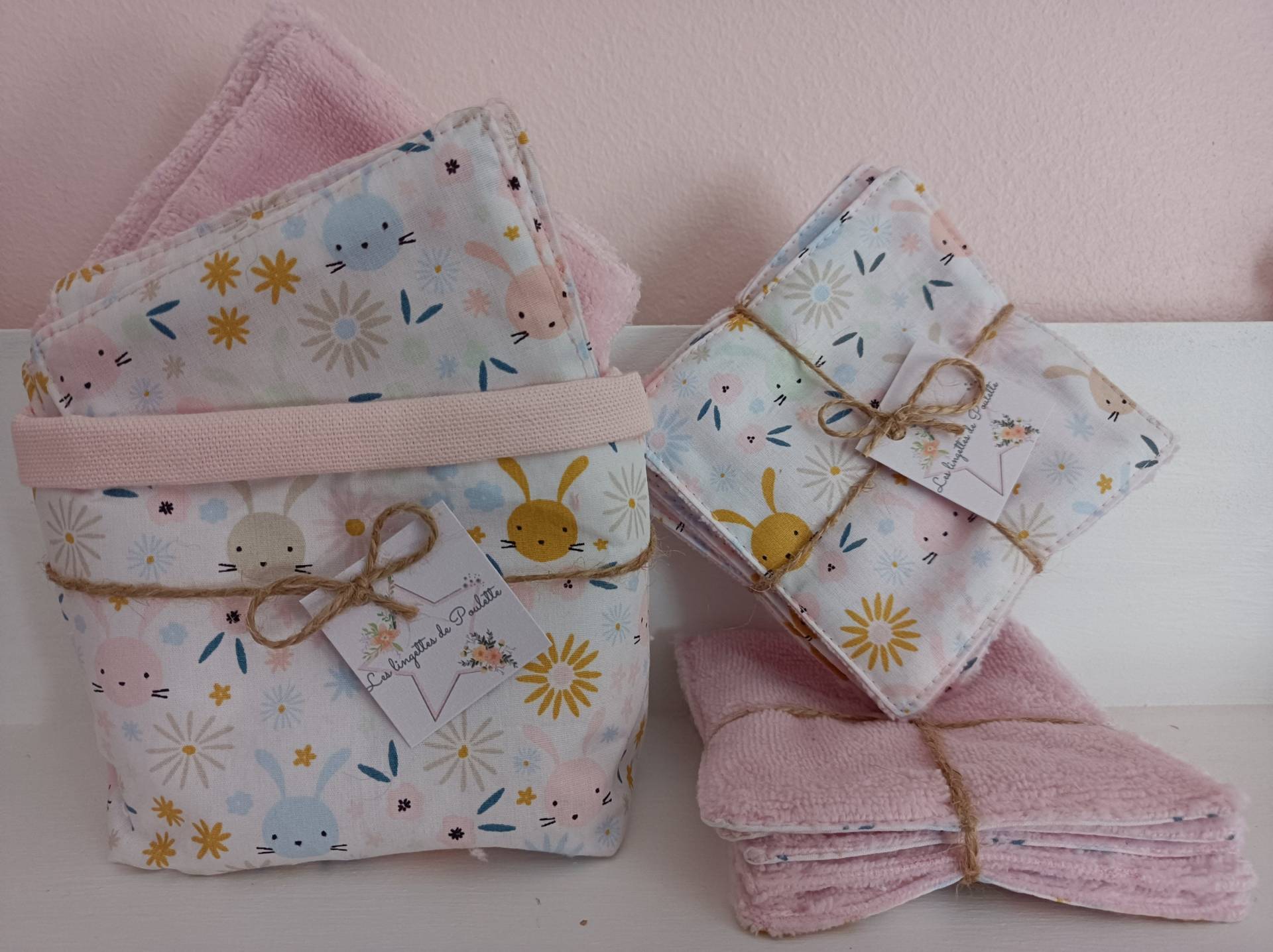 Mehrfarbiger Kaninchenkorb Und Tücher Kit Für Baby Mehrfarbiger Kaninchenkorb Und Tücher Kit Für Baby von Souricettecouture