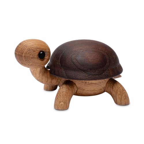Spring Copenhagen Sporty - Charmante kleine Schildkröte aus Holz | Holzfigur | 6,5 x 4 x 3,5 cm | Dekoration | Wohnzimmer | Holz (FSC-Eiche) | Holzfigurinen Kollektion | Design von Chresten Sommer von Spring Copenhagen