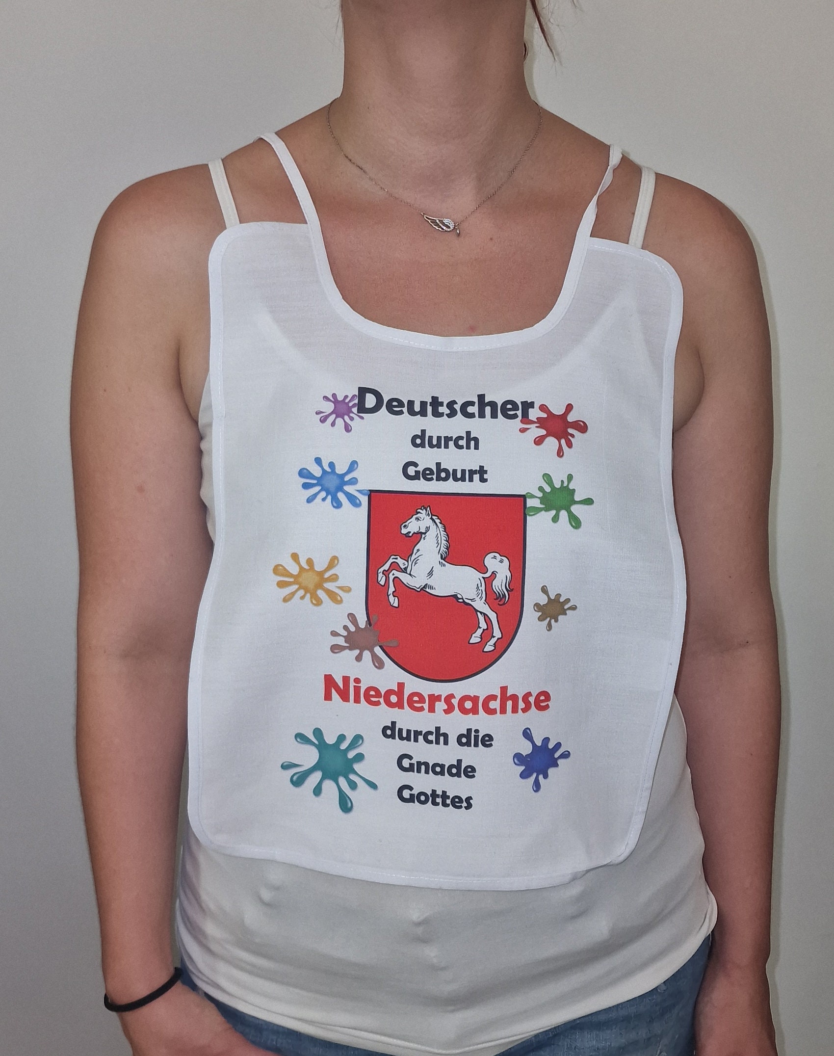 Deutscher Durch Geburt Niedersachse Die Gnade Gottes Scherz-Latz Erwachsene Senioren Schlabberlatz Lätzchen Pichel Schlabberlätzchen Deutscher Durch Geburt Niedersachse Die Gnade Gottes Scherz-Latz Erwachsene Senioren Schlabberlatz Lätzchen Pichel Schlabberlätzchen von Spruchdruck