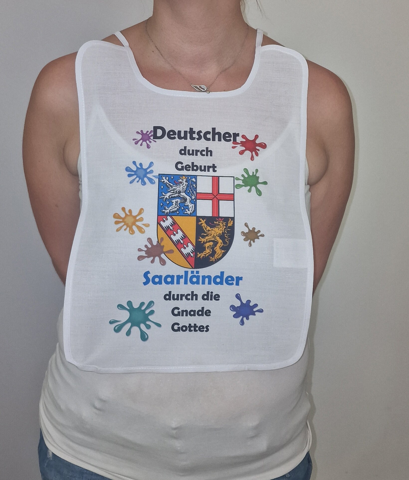 Deutscher Durch Geburt Saarländer Die Gnade Gottes Scherz-Latz Erwachsene Senioren Schlabberlatz Lätzchen Pichel Schlabberlätzchen Deutscher Durch Geburt Saarländer Die Gnade Gottes Scherz-Latz Erwachsene Senioren Schlabberlatz Lätzchen Pichel Schlabberlätzchen von Spruchdruck