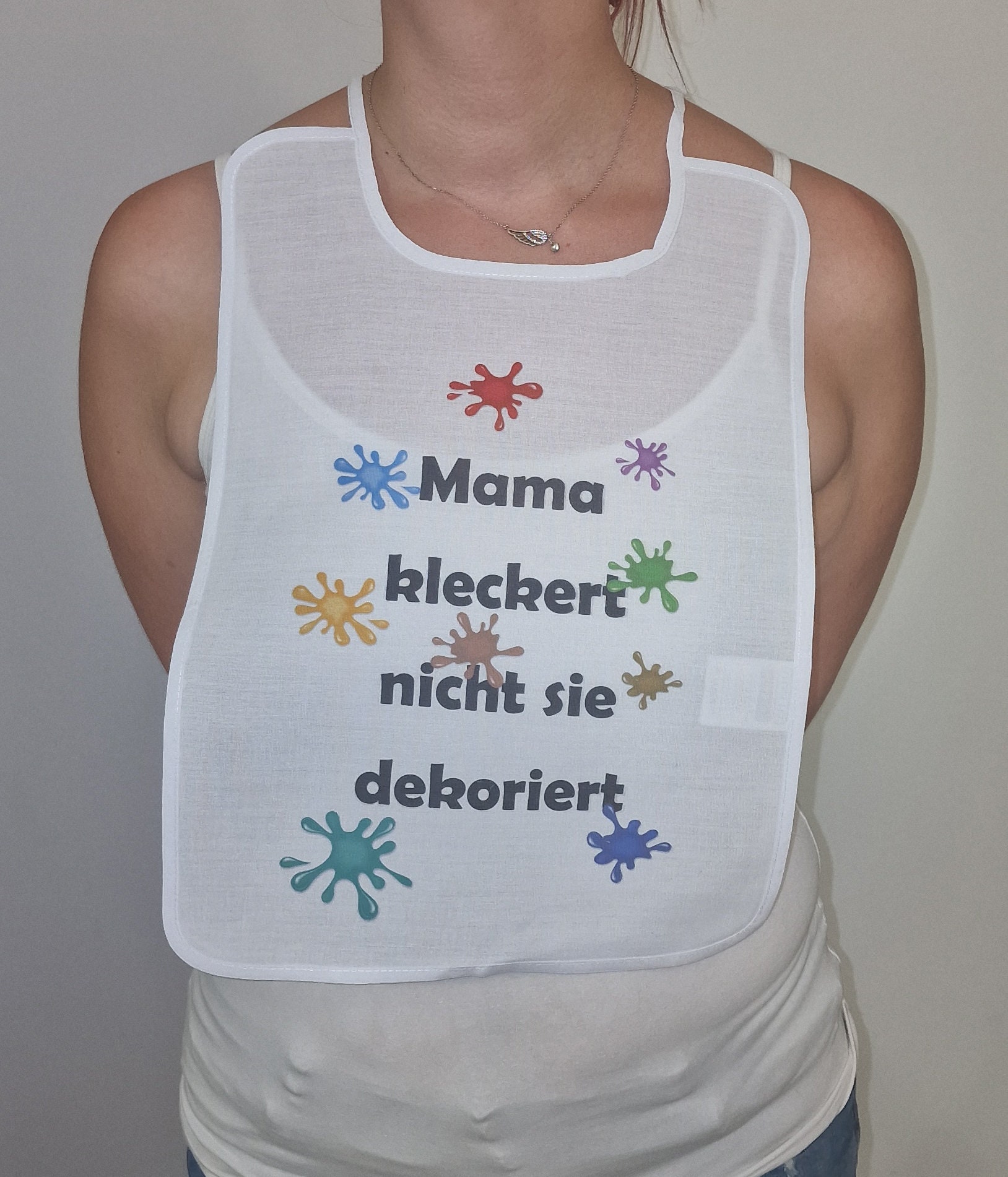Mama Kleckert Nicht Sie Dekoriert Scherz-Latz Erwachsene Senioren Schlabberlatz Lätzchen Barterl Hangerl Pichel Schlabberlätzchen Mama Kleckert Nicht Sie Dekoriert Scherz-Latz Erwachsene Senioren Schlabberlatz Lätzchen Barterl Hangerl Pichel Schlabberlätzchen von Spruchdruck