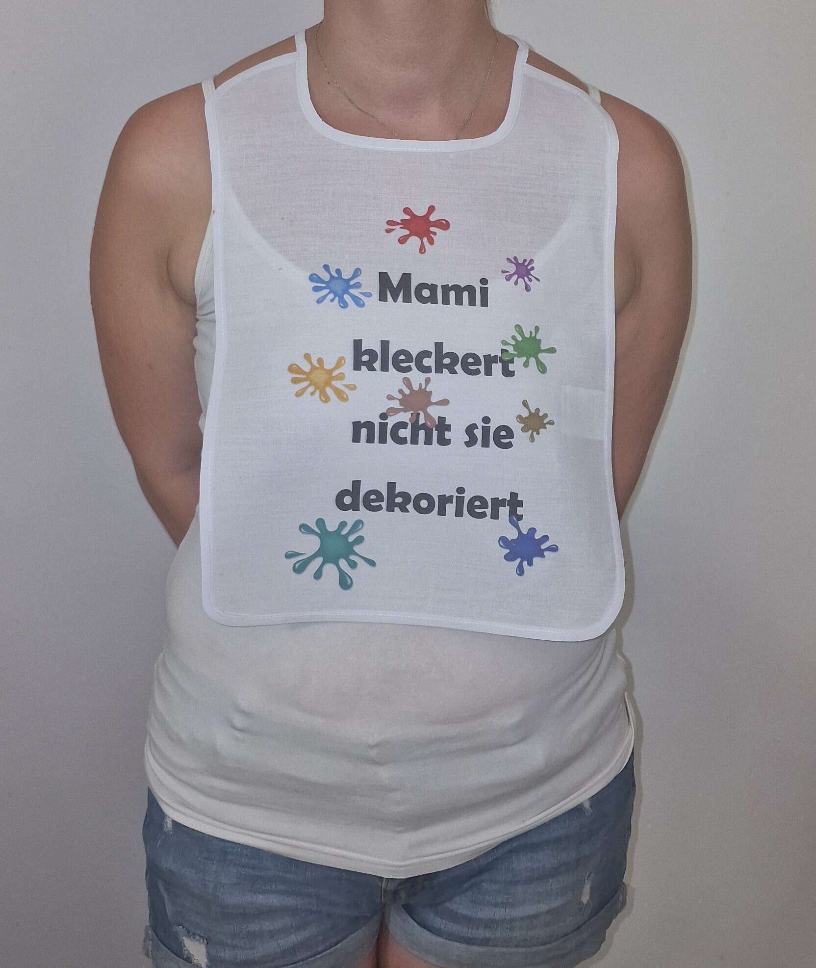 Mami Kleckert Nicht Sie Dekoriert Scherz-Latz Erwachsene Senioren Schlabberlatz Lätzchen Barterl Hangerl Pichel Schlabberlätzchen Mami Kleckert Nicht Sie Dekoriert Scherz-Latz Erwachsene Senioren Schlabberlatz Lätzchen Barterl Hangerl Pichel Schlabberlätzchen von Spruchdruck