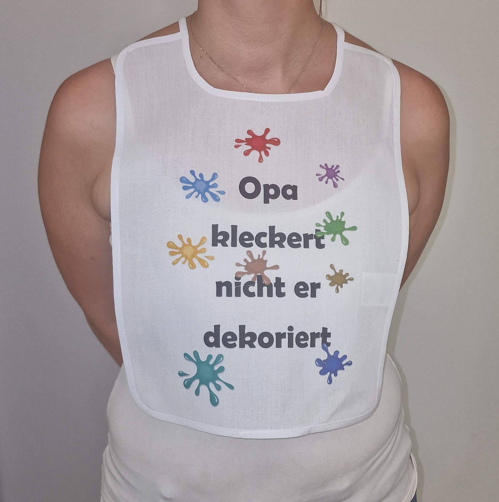 Opa Kleckert Nicht Sie Dekoriert Scherz-Latz Erwachsene Senioren Schlabberlatz Lätzchen Barterl Hangerl Pichel Schlabberlätzchen Opa Kleckert Nicht Sie Dekoriert Scherz-Latz Erwachsene Senioren Schlabberlatz Lätzchen Barterl Hangerl Pichel Schlabberlätzchen von Spruchdruck