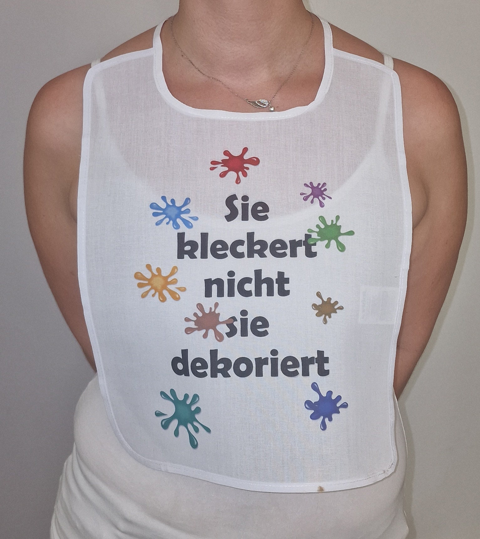 Sie Kleckert Nicht Sie Dekoriert Scherz-Latz Erwachsene Senioren Schlabberlatz Lätzchen Barterl Hangerl Pichel Schlabberlätzchen Sie Kleckert Nicht Sie Dekoriert Scherz-Latz Erwachsene Senioren Schlabberlatz Lätzchen Barterl Hangerl Pichel Schlabberlätzchen von Spruchdruck