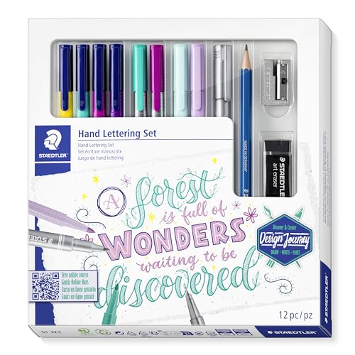 STAEDTLER Hand Lettering Set Hand Lettering Set, Kartonetui mit 4 triplus color, 2 triplus fineliner, 2 triplus textsurfer, 1 Metallic pen,1 Zeichenbleistift, 1 Spitzer, 1 Radierer, 61 323 von Staedtler