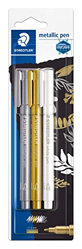 STAEDTLER metallic pen mit runder Fasermalerspitze, Lininenbreite 1-2 mm, deckend auf hellem und dunklem Papier, leicht abwischbar von glatten Oberflächen, Blisterkarte mit 3 Markern, 8323-S BK3 von Staedtler