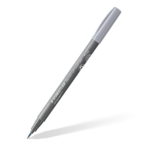 STAEDTLER soft brush pen pigment Arts, hell kaltgrau, softe Pinselspitze für besonders variable Linienbreiten, pigmentierte Premium-Zeichentusche, wasserfest, brush pen Einzelstift, 372-870 STAEDTLER soft brush pen pigment Arts, hell kaltgrau, softe Pinselspitze für besonders variable Linienbreiten, pigmentierte Premium-Zeichentusche, wasserfest, brush pen Einzelstift, 372-870 von Staedtler