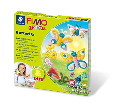 Staedtler 8034 10 LY Fimo kids form&play Set Butterfly (superweiche, ofenhärtende Knete, kinderleichte Anleitung, wiederverschließbare Box, Set mit 4 Fimo Blöcken, 1 Modellierstab und 1 Spielkulisse) von Staedtler