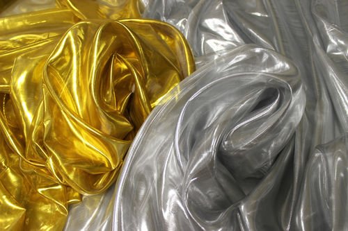 Stoff-Kollektion - Futterstoff Lame Metallic Meterware aus Polyester - Glänzender Organza Innenfutterstoff, doppelseitig & 150cm breit - Ideal zum Nähen, Bekleidung, Dekostoff etc. - Gold & Silber Stoff-Kollektion - Futterstoff Lame Metallic Meterware aus Polyester - Glänzender Organza Innenfutterstoff, doppelseitig & 150cm breit - Ideal zum Nähen, Bekleidung, Dekostoff etc. - Gold & Silber von Stoff-Kollektion