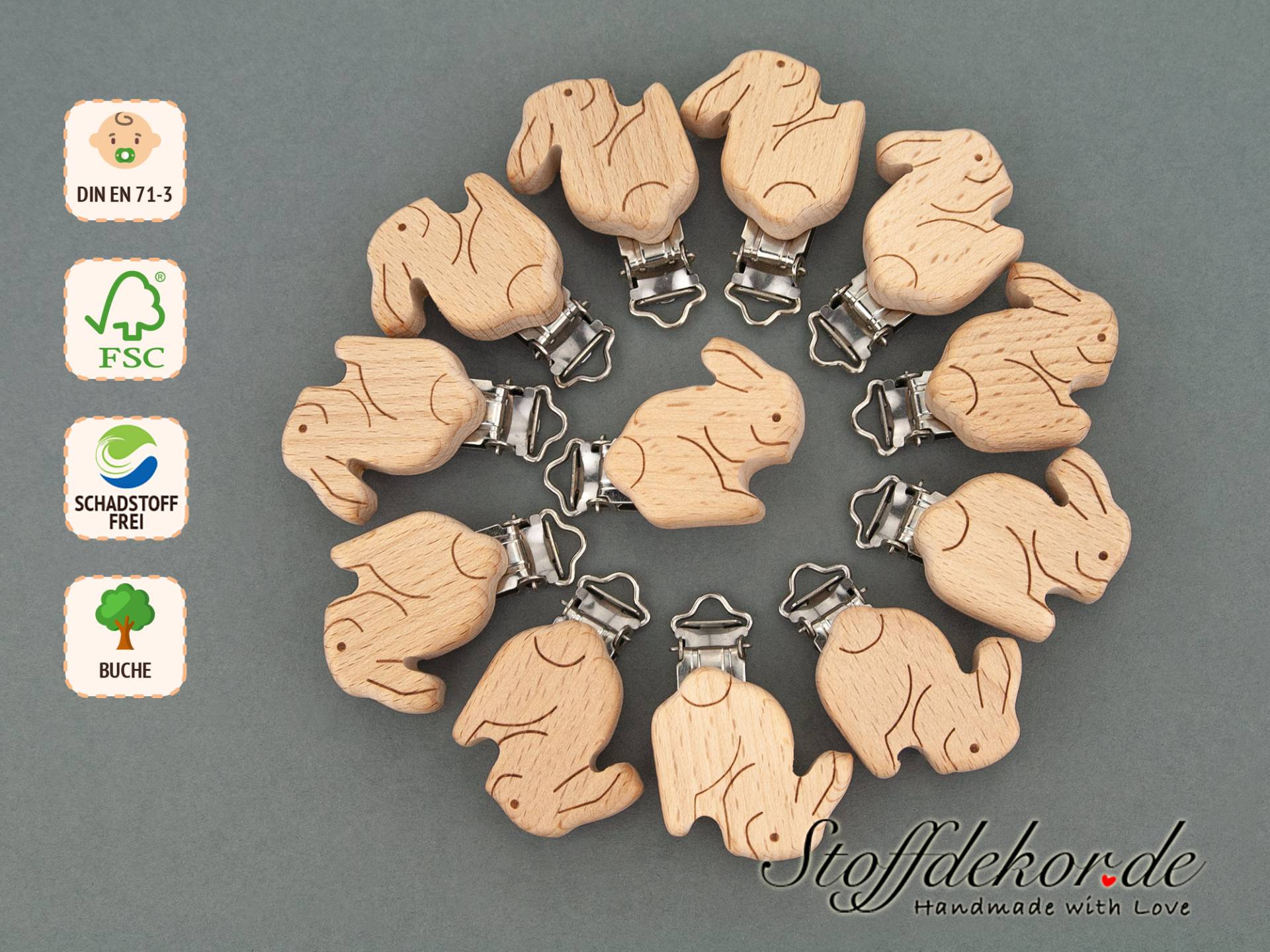 Holzclip Gravur Hase Baby-Clip Wagenclip Schnullerclip Anhängerclip Wagenanhänger Schnullerkette Spielkette Buggy Maxi-Cosi Kinderwagen Holzclip Gravur Hase Baby-Clip Wagenclip Schnullerclip Anhängerclip Wagenanhänger Schnullerkette Spielkette Buggy Maxi-Cosi Kinderwagen von Stoffdekor