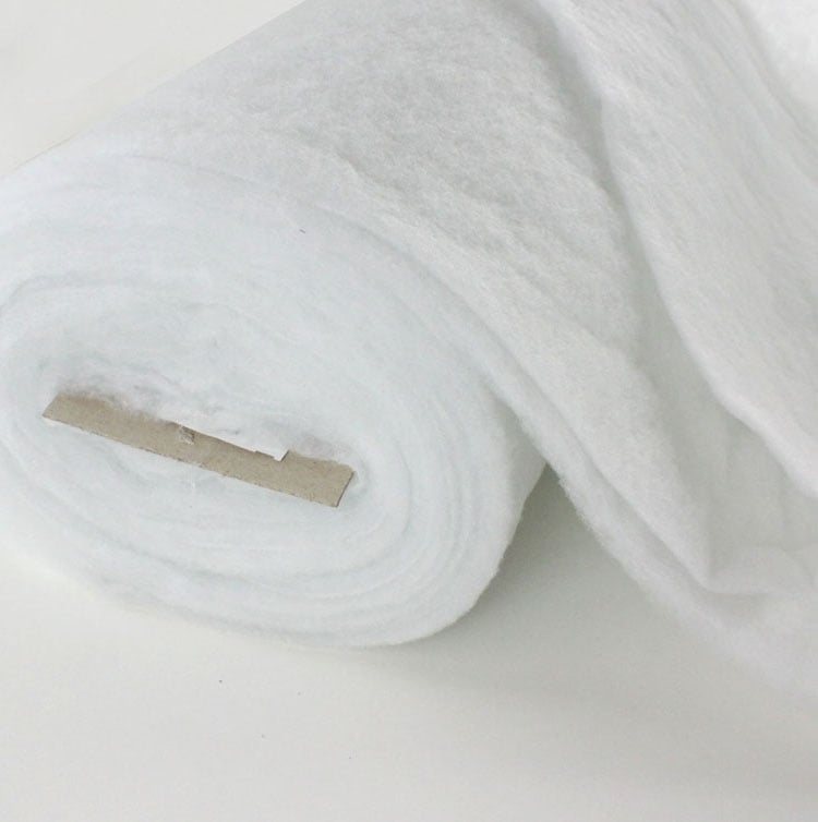 Dacronwatte Volumenvlies weiss, 100 g/lfm Dacronwatte Volumenvlies weiss, 100 g/lfm von Stoffe Hemmers