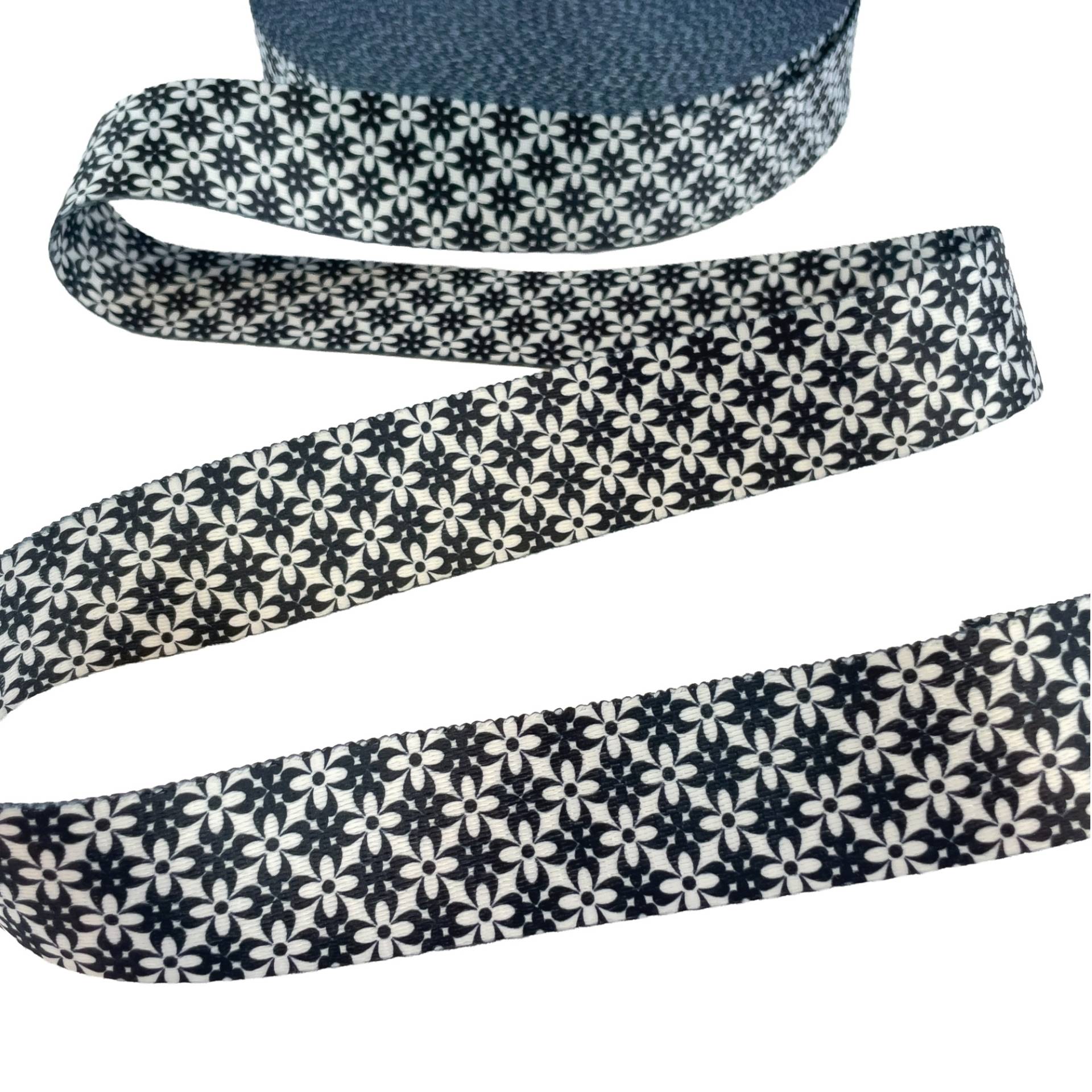 Gurtband Doubleface Black and White 40 mm Flowers von Stoffe Hemmers