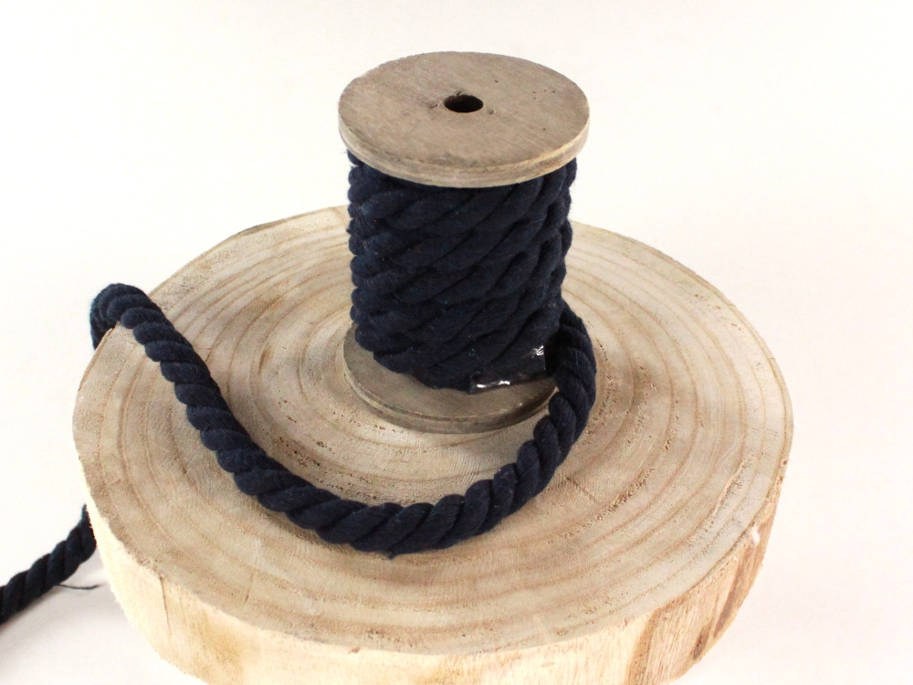 Mega Baumwollkordel gedreht, marine 12 mm Mega Baumwollkordel gedreht, marine 12 mm von Stoffe Hemmers