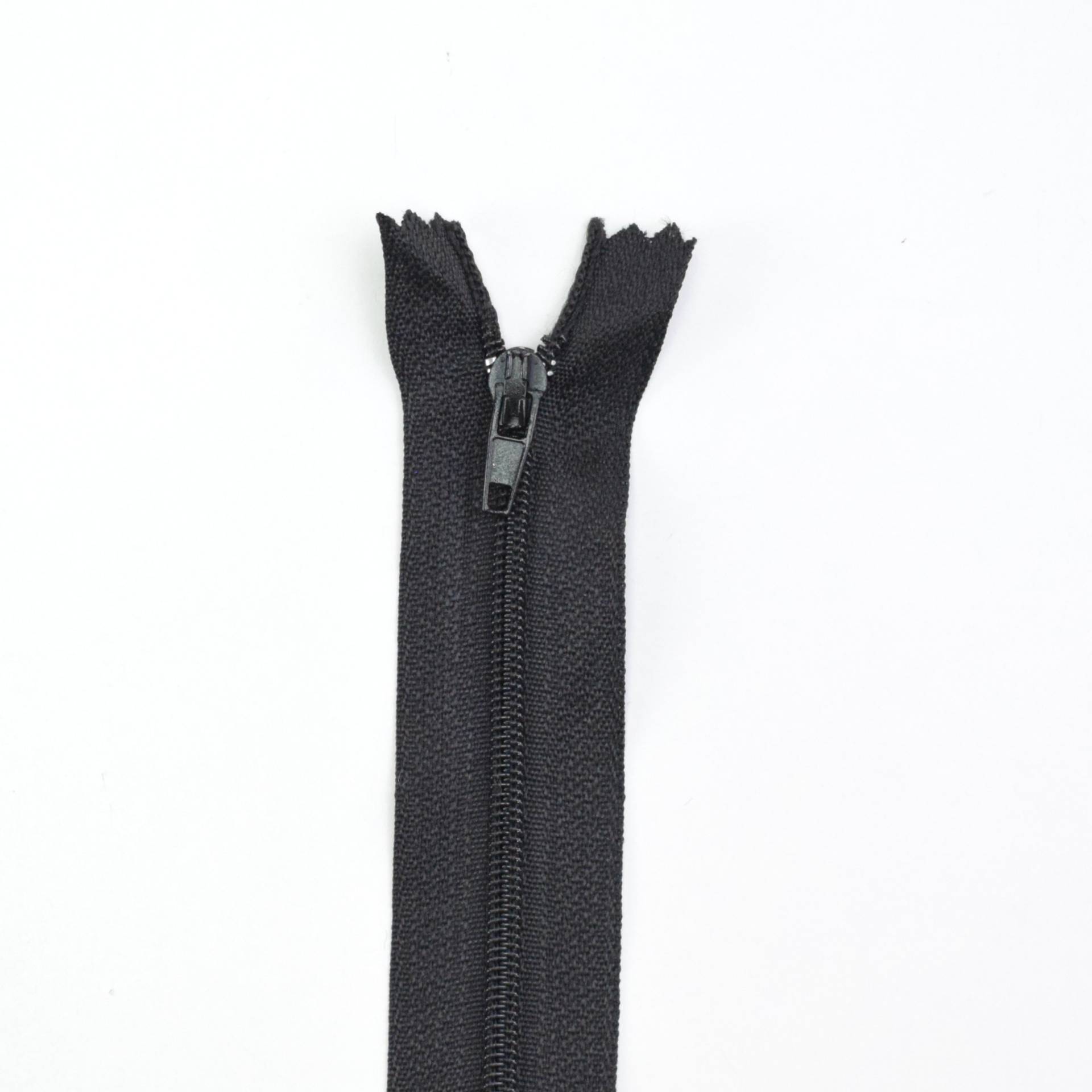 Nicht teilbarer Reißverschluss 25 cm, schwarz Nicht teilbarer Reißverschluss 25 cm, schwarz von Stoffe Hemmers