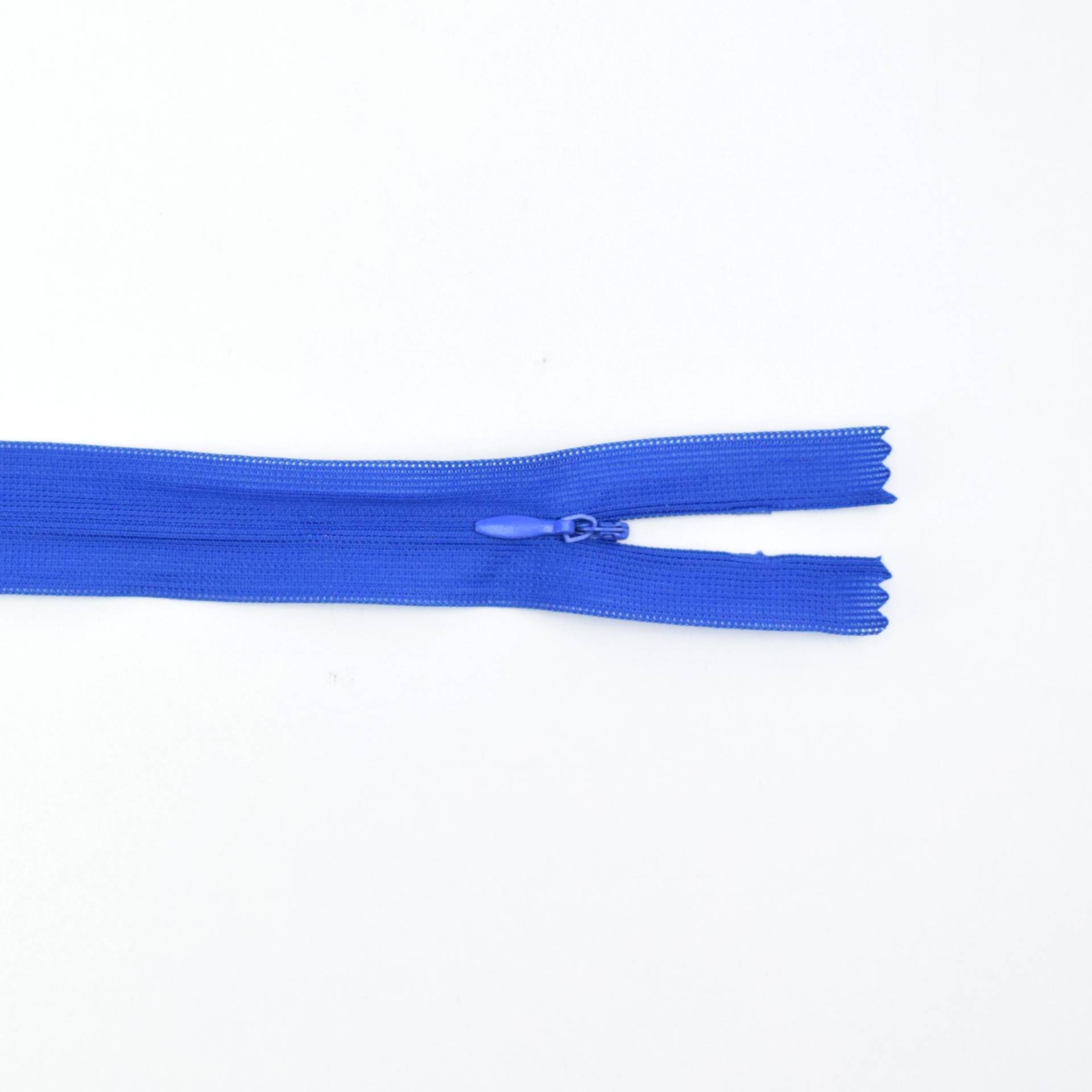 Reißverschluss nahtverdeckt 60 cm, blau Reißverschluss nahtverdeckt 60 cm, blau von Stoffe Hemmers