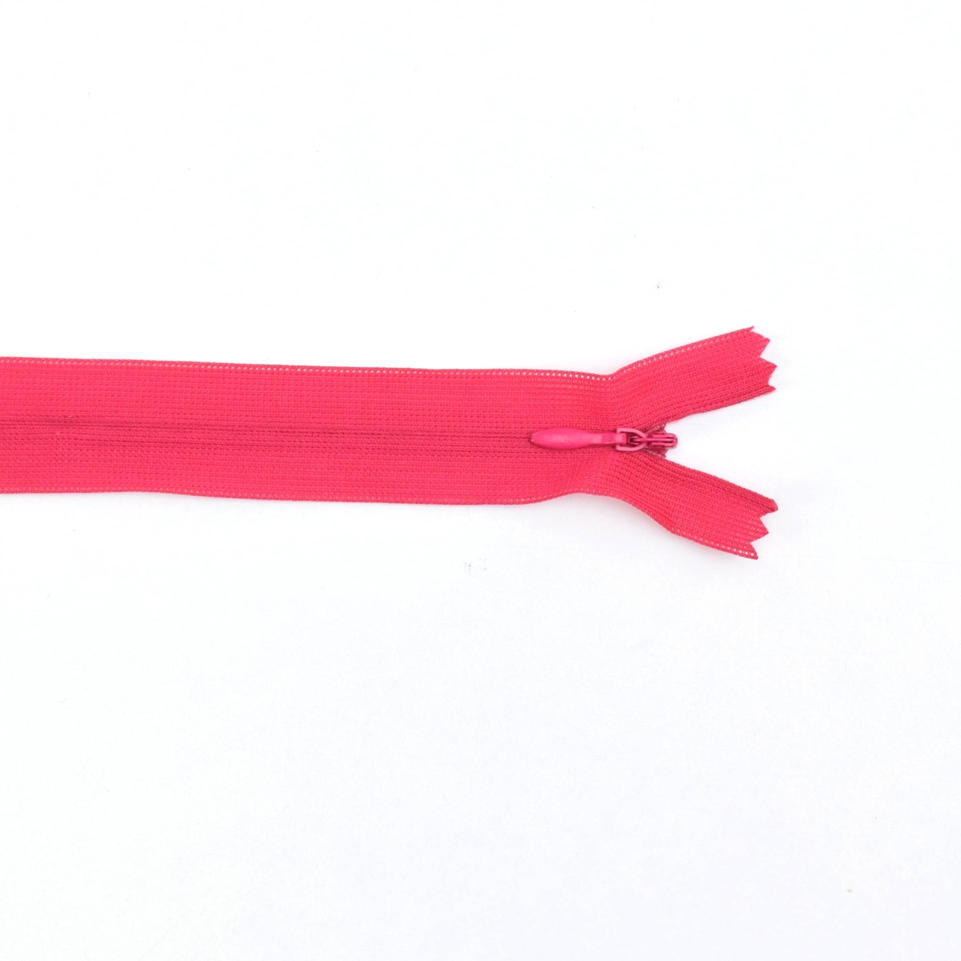Reißverschluss nahtverdeckt 60 cm, pink Reißverschluss nahtverdeckt 60 cm, pink von Stoffe Hemmers