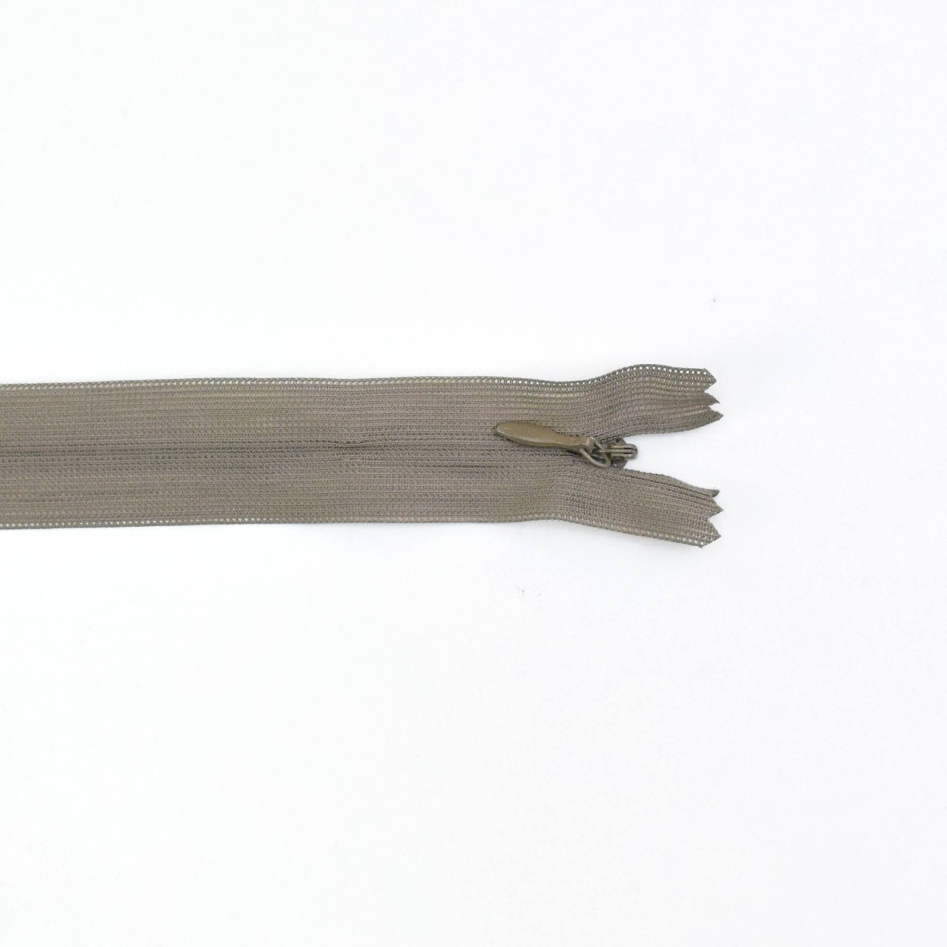 Reißverschluss nahtverdeckt 60 cm, taupe Reißverschluss nahtverdeckt 60 cm, taupe von Stoffe Hemmers