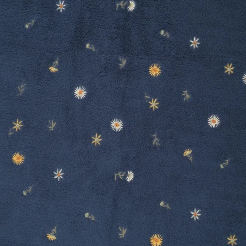 Sherpa Fleece leicht Stickerei Wildflowers, blau von Stoffe Hemmers