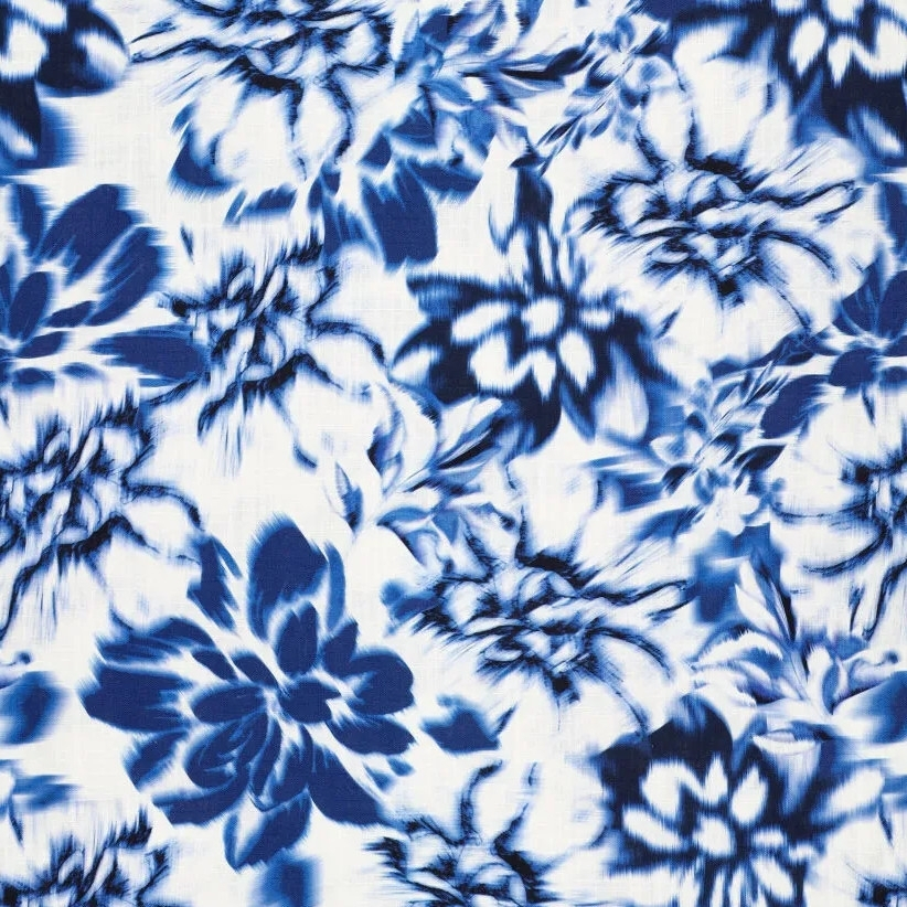 Viskose Leinen Blurred Flowers, blau von Stoffe Hemmers