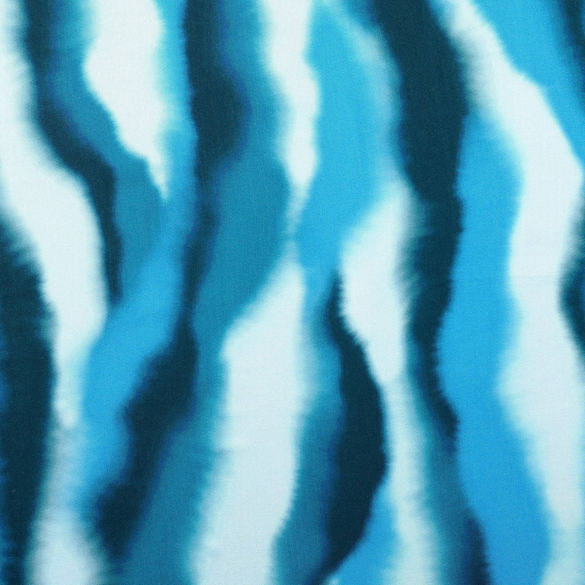 Viskose Satin Batik Stripes, blau von Stoffe Hemmers