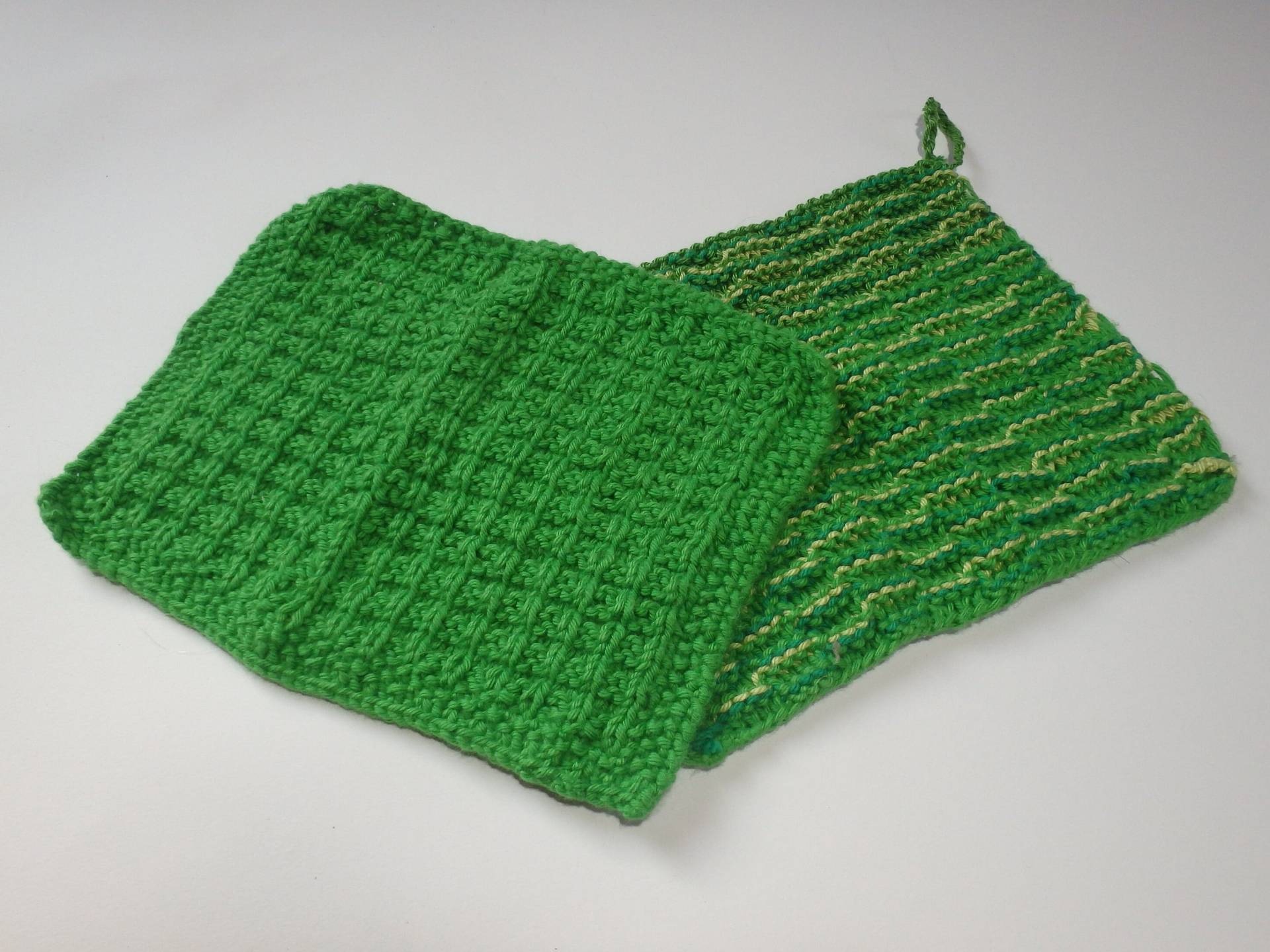 2 Gestrickte Lappen Küchenlappen Waschlappen Handgestrickt Einzelstücke Grün Baumwolle Nachhaltig Waschbar 2 Gestrickte Lappen Küchenlappen Waschlappen Handgestrickt Einzelstücke Grün Baumwolle Nachhaltig Waschbar von Strickgemuesemonster