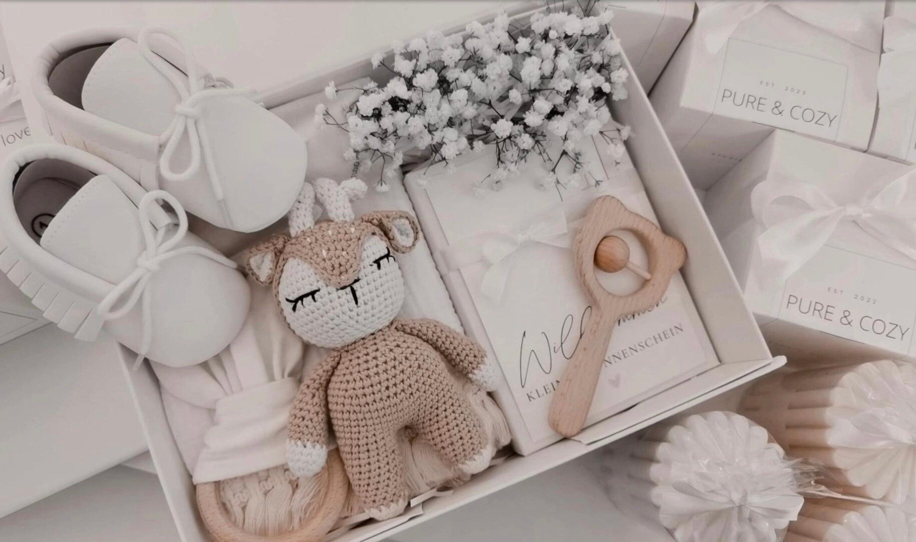 Baby Geschenk Box | Zur Geburt Taufe Babypflege Spielzeug Meilenstein Karten Babyparty Schwangerschaft Musselintuch Baby Geschenk Box | Zur Geburt Taufe Babypflege Spielzeug Meilenstein Karten Babyparty Schwangerschaft Musselintuch von StudioMyu