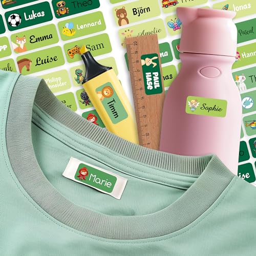 Sunnywall Namensaufkleber für Kinder Kleidung & Gegenstände (Jungle Greens, 50 Stück) Schule/Kita selbstklebende Namensschilder waschmaschinenfest personalisiert | Aufkleber Wunschname von Sunnywall