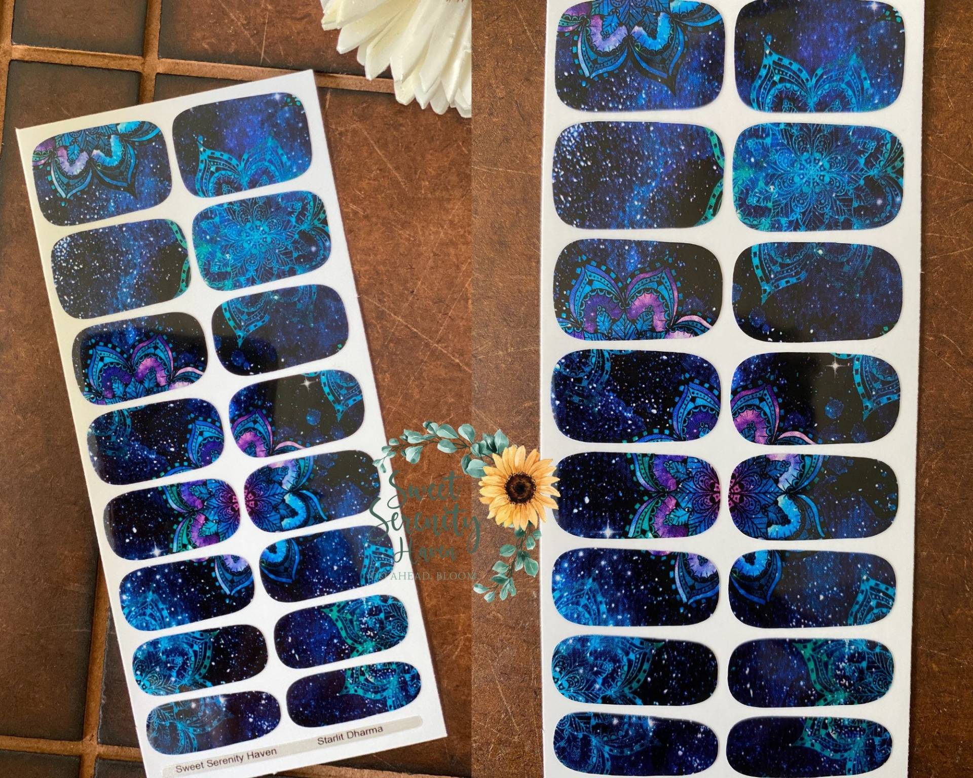 starlit Dharma Nagellack Wraps; Cosmic Blue Und Lila Mehrfarbige Nagelstreifen; Perlennagel Wickelfolie; Filigranes Design starlit Dharma Nagellack Wraps; Cosmic Blue Und Lila Mehrfarbige Nagelstreifen; Perlennagel Wickelfolie; Filigranes Design von SweetSerenityHaven