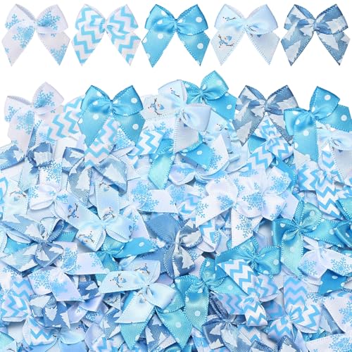 Syhood 150 Stück Weihnachts-Mini-Bänder, kleine blaue und weiße handgefertigte Twist-Bänder, Schleifen, kleiner Weihnachtsbaum, Schneemann, Schneeflocke, Dekoration zum Nähen, Basteln, Verpacken Syhood 150 Stück Weihnachts-Mini-Bänder, kleine blaue und weiße handgefertigte Twist-Bänder, Schleifen, kleiner Weihnachtsbaum, Schneemann, Schneeflocke, Dekoration zum Nähen, Basteln, Verpacken von Syhood