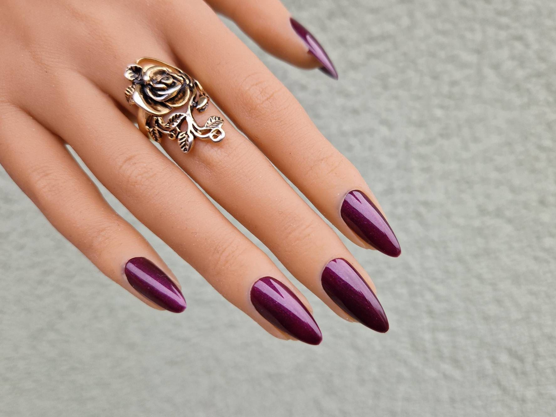 Burgund Press On Nails, Weinrot, Bordeauxrot Mit Schimmer Burgund Press On Nails, Weinrot, Bordeauxrot Mit Schimmer von SymbelNails