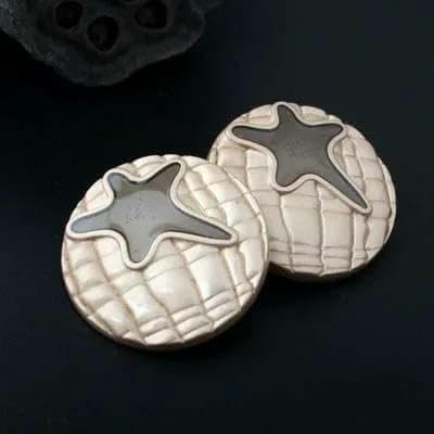 Teile/los 15-25mm High-end-metall dot öl mond sterne dekorative knöpfe mantel windjacke jacke hemd anzug manschettenknöpfe C235-F-18mm Teile/los 15-25mm High-end-metall dot öl mond sterne dekorative knöpfe mantel windjacke jacke hemd anzug manschettenknöpfe C235-F-18mm von TBSKUY