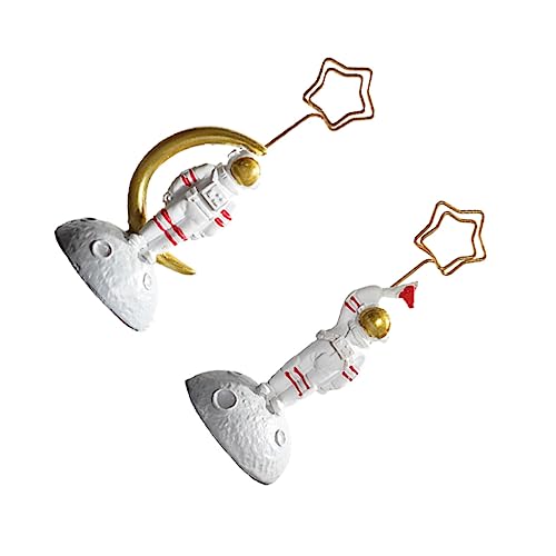 TEHAUX 1 Satz Astronaut Foto Halter Schreibtisch Bürodeko Bürotisch Zubehör Hochzeitsdeko Platzkartenhalter Metall-clip Notizhalter Memo-clip Karteninhaber Memohalter Harz Weiß 2 Stück TEHAUX 1 Satz Astronaut Foto Halter Schreibtisch Bürodeko Bürotisch Zubehör Hochzeitsdeko Platzkartenhalter Metall-clip Notizhalter Memo-clip Karteninhaber Memohalter Harz Weiß 2 Stück von TEHAUX