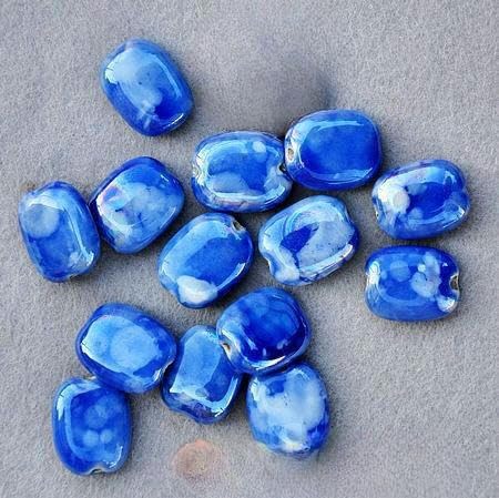 THAYLA Hellblaue Porzellanperlen, 18 x 15 mm, handgefertigte Keramikperlen, lose Abstandshalter, Perlen für Schmuckherstellung, Halsketten, Armbänder, Abstandshalter, Bastelarbeiten, 20/50 Stück THAYLA Hellblaue Porzellanperlen, 18 x 15 mm, handgefertigte Keramikperlen, lose Abstandshalter, Perlen für Schmuckherstellung, Halsketten, Armbänder, Abstandshalter, Bastelarbeiten, 20/50 Stück von THAYLA