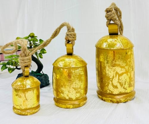 Handgefertigte Glocken zum Aufhängen von Türklingeln mit Juteseil, Shabby-Chic-Stil, dekorative Glocken (goldfarben, 3 Stück, 4 x 6 x 7,5 cm) von THOR INSTRUMENTS