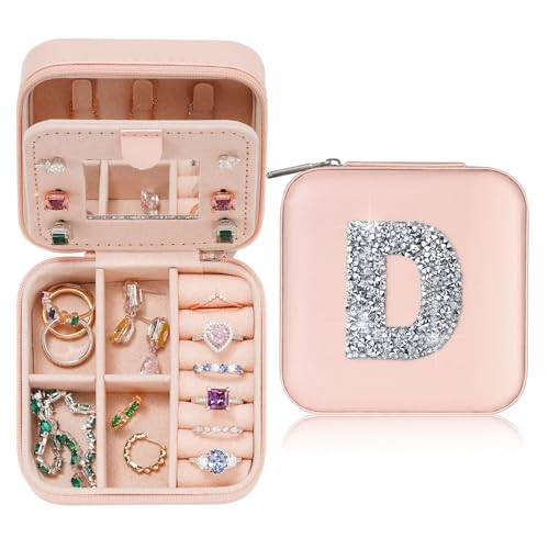 TINGN Kleine Schmuckschatulle mit Anfangsbuchstaben D und Zirkon Initiale Schmuckkästchen Travel Organizer Box Geschenke für Damen Mädchen Geschenke für Weihnachten Geburtstage Hochzeit Brautjungfer TINGN Kleine Schmuckschatulle mit Anfangsbuchstaben D und Zirkon Initiale Schmuckkästchen Travel Organizer Box Geschenke für Damen Mädchen Geschenke für Weihnachten Geburtstage Hochzeit Brautjungfer von TINGN