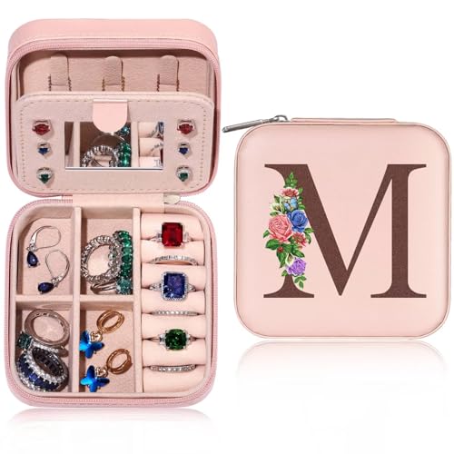 TINGN Mädchen Geschenke7,8,11,12 jahre- Kleine Schmuckschatulle mit Anfangsbuchstaben M und Blume Initiale Schmuckkästchen Travel Organizer Box Mädchen Geschenke für Geburtstage Hochzeit Brautjungfer TINGN Mädchen Geschenke7,8,11,12 jahre- Kleine Schmuckschatulle mit Anfangsbuchstaben M und Blume Initiale Schmuckkästchen Travel Organizer Box Mädchen Geschenke für Geburtstage Hochzeit Brautjungfer von TINGN