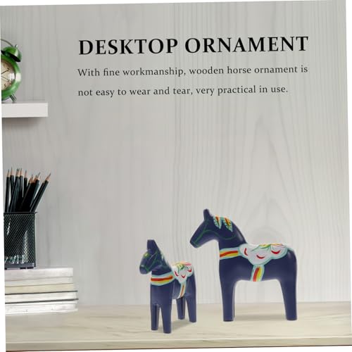TOPBATHY Blaues Dalapferd Holzfigur Handbemalt Kreative Skandinavische Holzpferde Deko Langlebige Tisch Wohnzimmer Ornament Geeignet als Hauswarming Geschenk und Schreibtischdekoration TOPBATHY Blaues Dalapferd Holzfigur Handbemalt Kreative Skandinavische Holzpferde Deko Langlebige Tisch Wohnzimmer Ornament Geeignet als Hauswarming Geschenk und Schreibtischdekoration von TOPBATHY