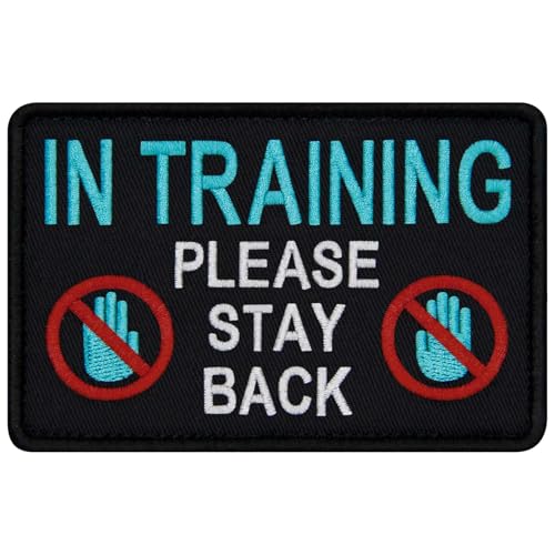 TailWag Planet Aufnäher mit Aufschrift "In Training Please Stay Back Service", bestickt, mit Klettverschluss von TailWag Planet