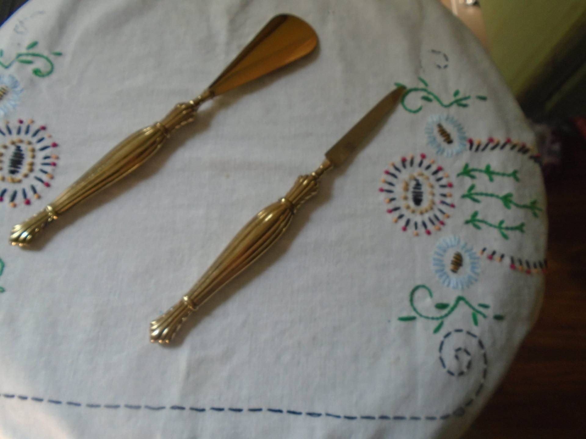 Vintage Gold Metall Schuhlöffel Und Nagelfeile Vanity Decor von TammysFindings